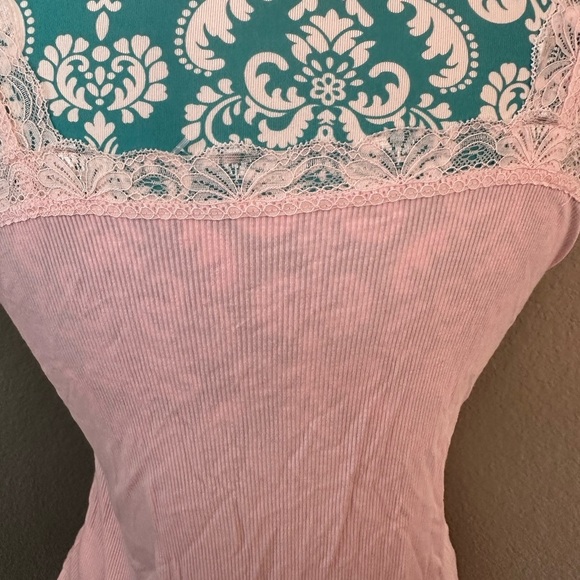 Pink Ribbed Y2K Top. Lace V-neck. NWOT. Soft pink - Picture 6 of 6